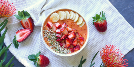 STRAWBERRY SMOOTHIE BOWL